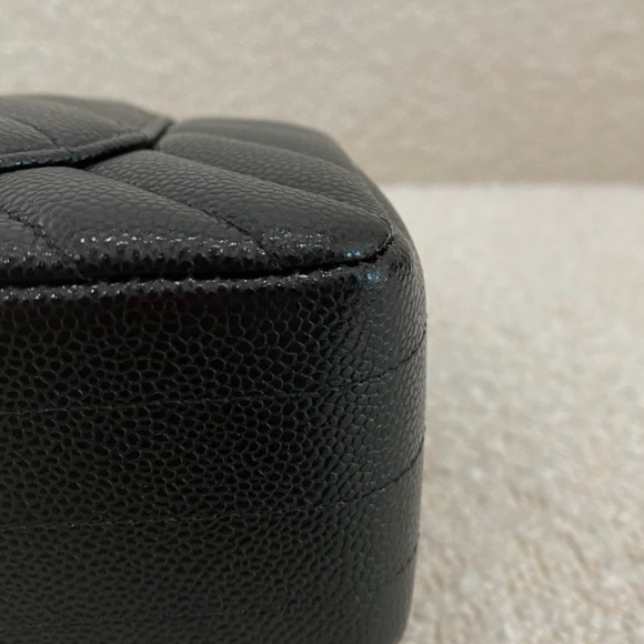 Authentic Chanel Small Classic Flap Chevron Black Caviar GHW - Picture 10 of 16